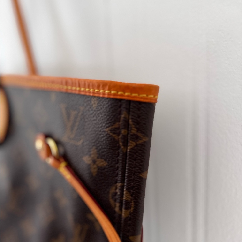 Louis Vuitton Monogram Neverfull MM - Picture 13 of 15